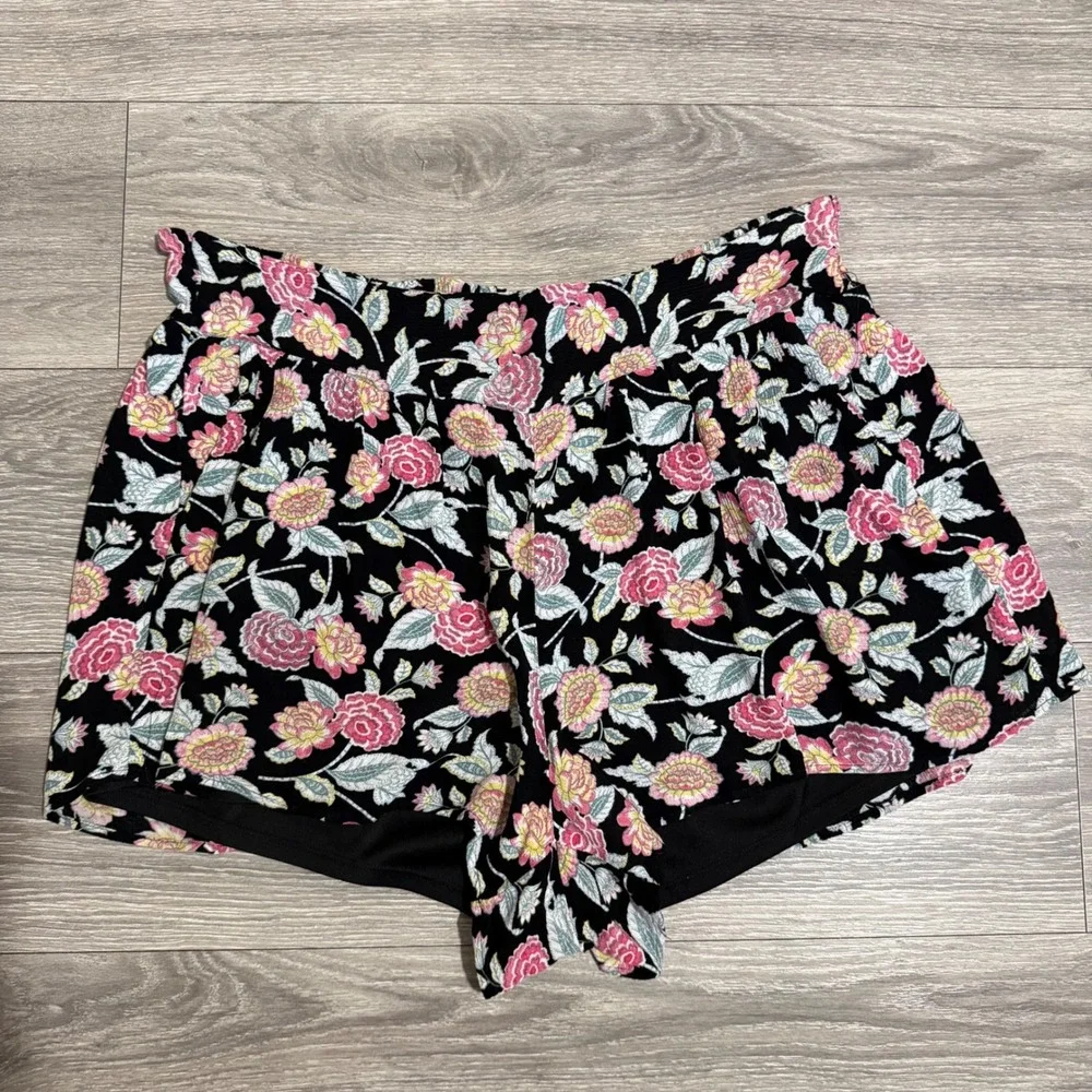 Torrid Black Floral Smocked Back Shorts Plus Size 2 Large‎ Cottagecore Summer